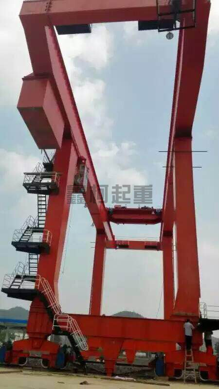 大型起重機(jī) 大型起重機(jī)